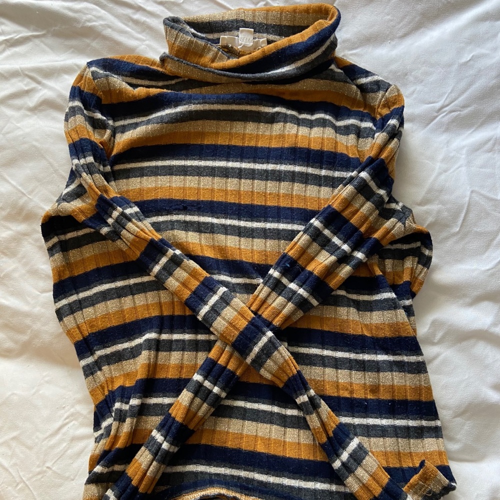 L.A. Hearts turtleneck